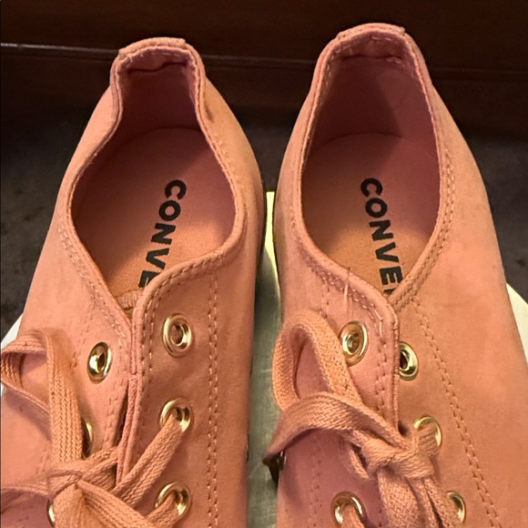 NWOT BLUSH PINK Converse Lace-Up Sneakers - Picture 4 of 15